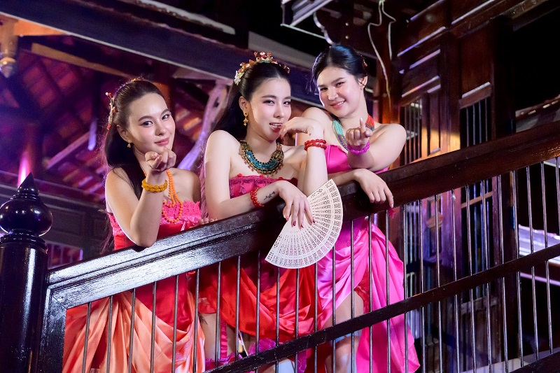 ทวงบัลลังก์ความแซ่บ!! “ฟีมเฟีย กชกร”แห่งค่าย “ข้าวสาร ซาวด์” ซุ่มถ่ายMVซิงเกิ้ลเพลงใหม่สุดเริ่ด! ดึง “แบงค์ เด็กแว๊นหัวทอง”ร่วมแสดง
