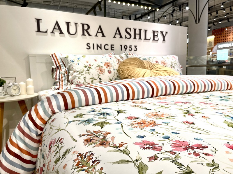 ลอร่า แอชลีย์ (Laura Ashley) เปิดตัวคอลเลกชันใหม่ “Timeless British Elegance : Vibrant Bloom Collection” พร้อมขยายช่องทางขายที่ สยามพารากอน และ ดิ เอ็มโพเรียม