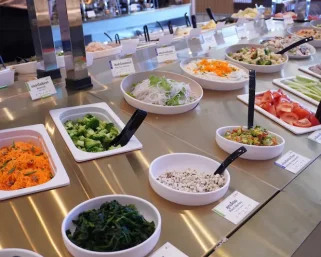 เขย่าวงการสลัดบาร์! โอ้กะจู๋ เปิดตัว “Grill & Ground” แบรนด์ใหม่ครั้งแรกในไทย ชูคอนเซ็ปต์ Steak & Salad Bar รูปแบบใหม่ Unlimited Freshness, Your Way ตอบโจทย์ยุคคุ้มค่า-พรีเมียม-ประสบการณ์ต้องได้ครบ