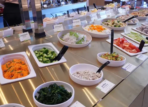 เขย่าวงการสลัดบาร์! โอ้กะจู๋ เปิดตัว “Grill & Ground” แบรนด์ใหม่ครั้งแรกในไทย ชูคอนเซ็ปต์ Steak & Salad Bar รูปแบบใหม่ Unlimited Freshness, Your Way ตอบโจทย์ยุคคุ้มค่า-พรีเมียม-ประสบการณ์ต้องได้ครบ